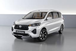 Toyota Rumion Color Café White